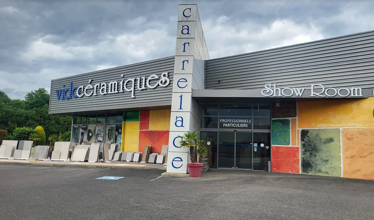 Showroom Vido Céramiques – façade à Riorges, Roannais