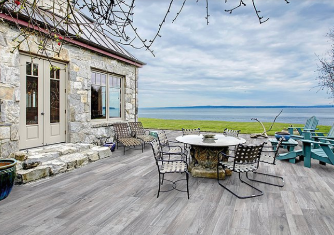 Terrasse en grès cérame effet bois – réalisation Vido Céramiques Roannais